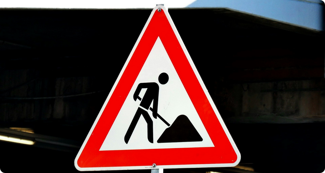 Welche Bedeutung hat das Baustellen-Schild?